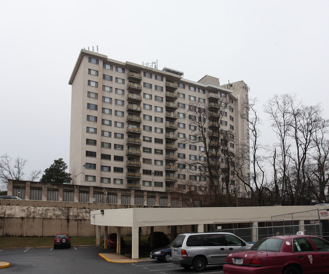 Pineway Towers Condominiums in Silver Spring, MD - Building Photo - Building Photo