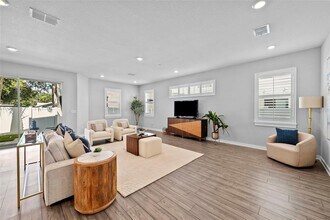 5834 S MacDill Ave in Tampa, FL - Building Photo - Building Photo