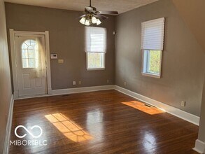914 English Ave in Indianapolis, IN - Foto de edificio - Building Photo