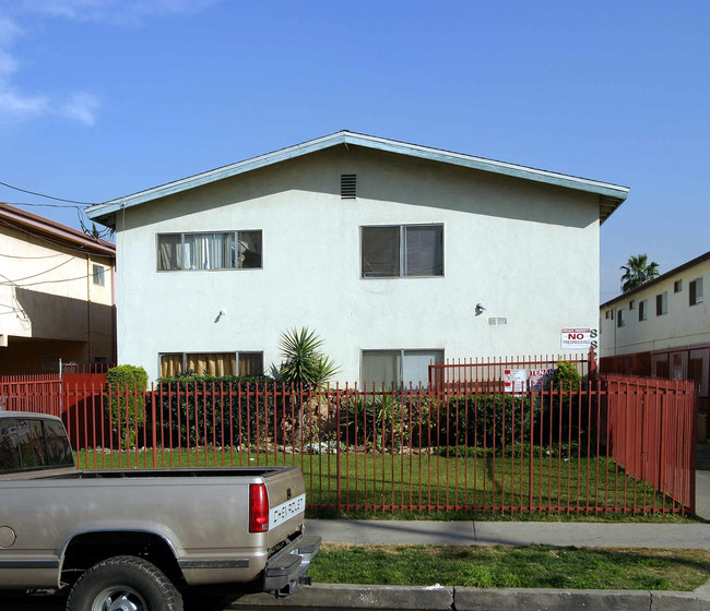 8820 Tobias Ave in Panorama City, CA - Building Photo - Building Photo