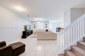 2575 SE 2nd St in Homestead, FL - Foto de edificio - Building Photo
