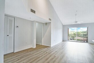 7816 Sonoma Springs Cir, Unit 303 in Greenacres, FL - Building Photo - Building Photo