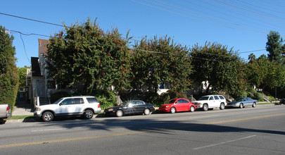 4934 Coldwater Canyon Ave in Sherman Oaks, CA - Building Photo - Building Photo