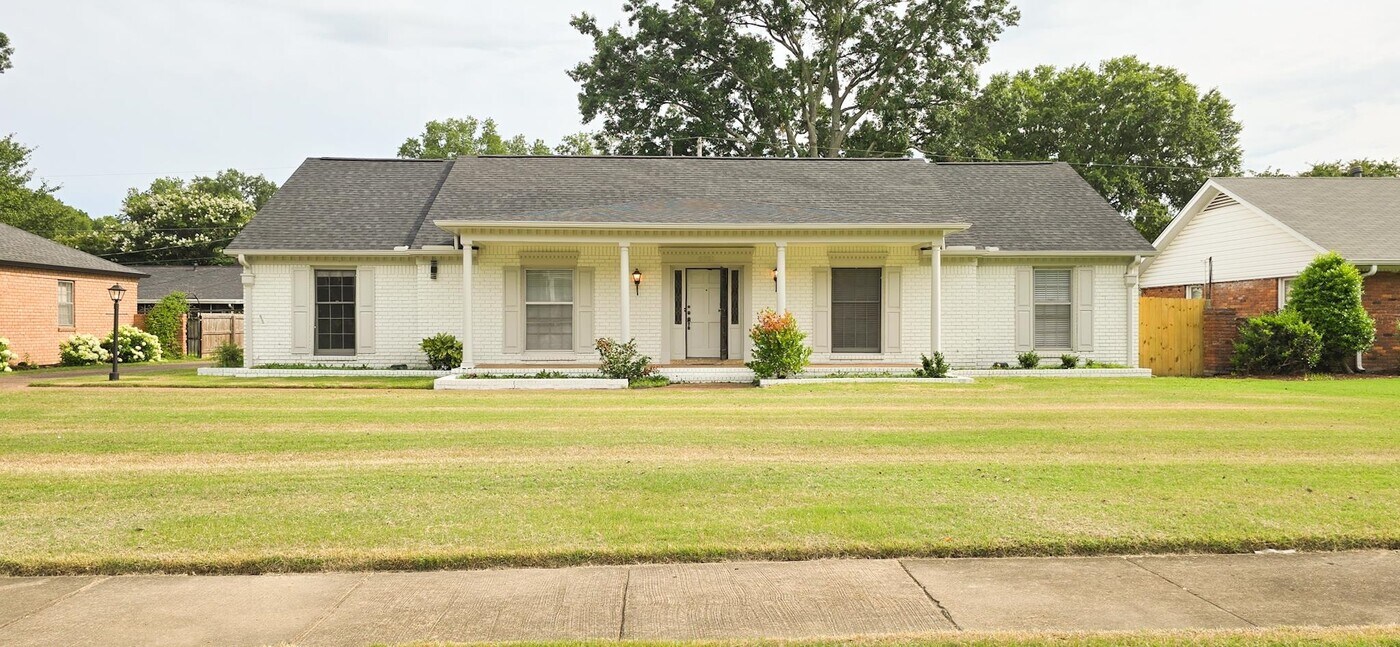 5731 Ashbriar Ave in Memphis, TN - Building Photo