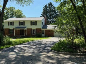 3925 Waldenwood Dr in Ann Arbor, MI - Building Photo