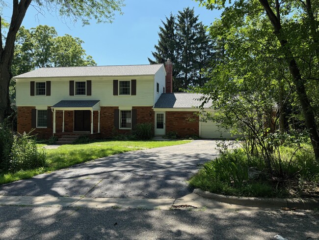 property at 3925 Waldenwood Dr