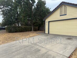 8012 Parkgate Way in Sacramento, CA - Building Photo - Building Photo