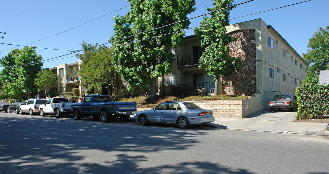 The Elms Apartments in Newhall, CA - Building Photo