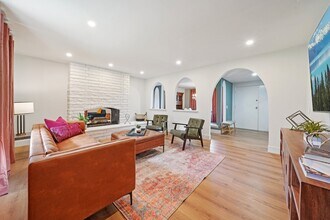 1500 Country Club Dr in Riverside, CA - Foto de edificio - Building Photo