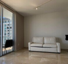 1060 Brickell Ave in Miami, FL - Building Photo - Building Photo