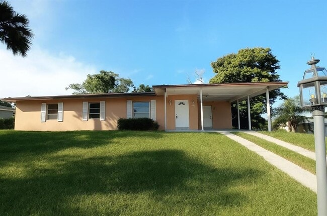 2283 Howland Blvd in Deltona, FL - Building Photo - Building Photo