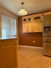 10743 SW Canterbury Ln in Tigard, OR - Foto de edificio - Building Photo