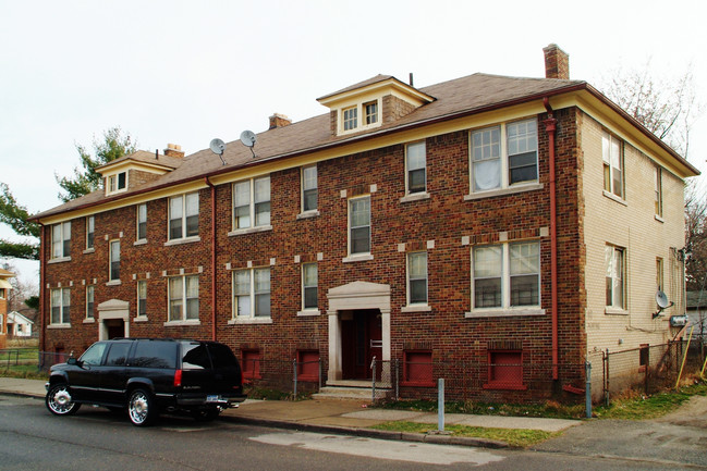 8438 Prairie St in Detroit, MI - Foto de edificio - Building Photo