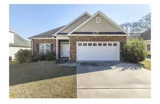 211 Gray Fox Xing in Bonaire, GA - Building Photo