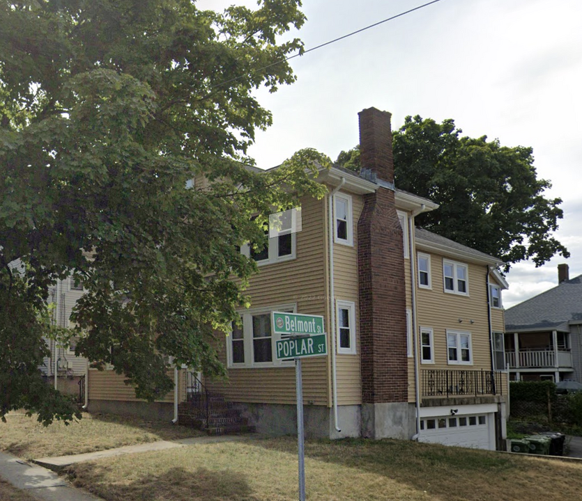 61 Poplar St in Watertown, MA - Foto de edificio