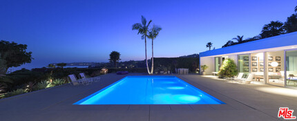 27044 Sea Vista Dr in Malibu, CA - Building Photo - Building Photo