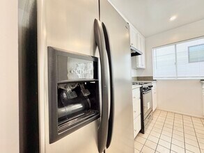 5139 W Maplewood Ave in Los Angeles, CA - Building Photo - Building Photo
