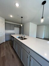 7039 W Wren Ave in Visalia, CA - Building Photo - Building Photo