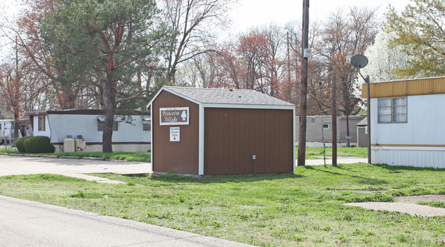 Princeton Village Mobile Home Community in Hamilton, OH - Foto de edificio - Building Photo