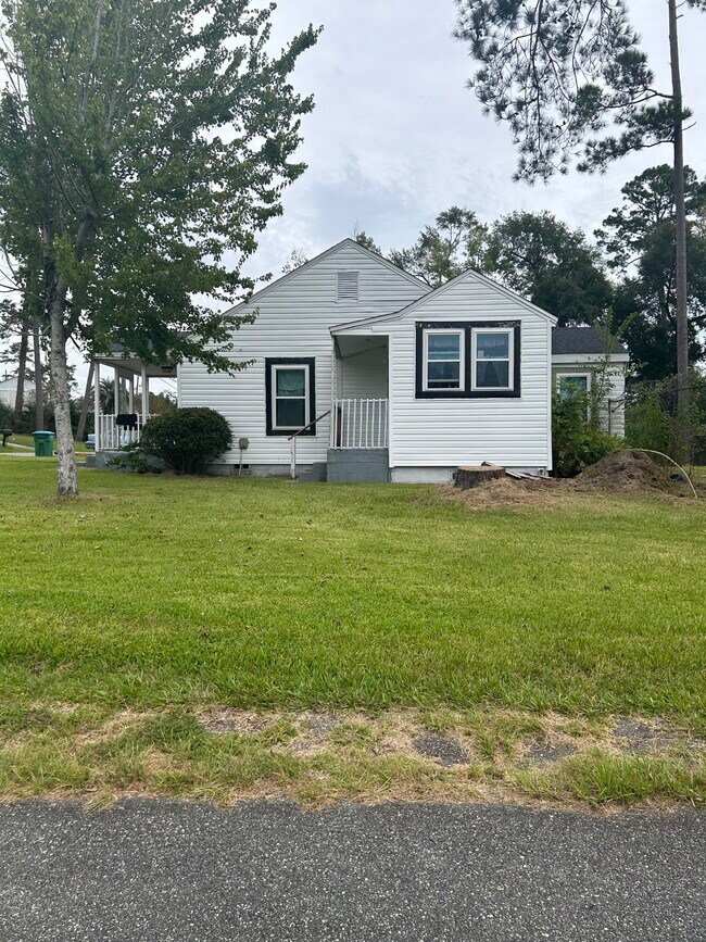 600 Satsuma Rd in Chattahoochee, FL - Building Photo - Building Photo