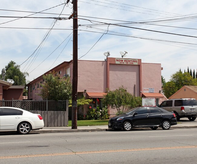 15929 Vanowen St in Van Nuys, CA - Building Photo - Building Photo