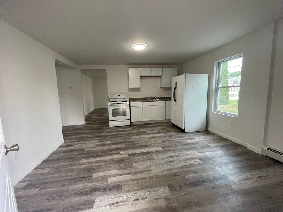 23 Taylor St, Unit 102 in Biddeford, ME - Foto de edificio