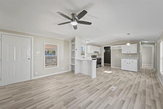 23251 Lakeside Dr in Porter, TX - Foto de edificio - Building Photo