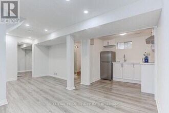 12 Woolen Mill Rd in Markham, ON - Building Photo - Building Photo