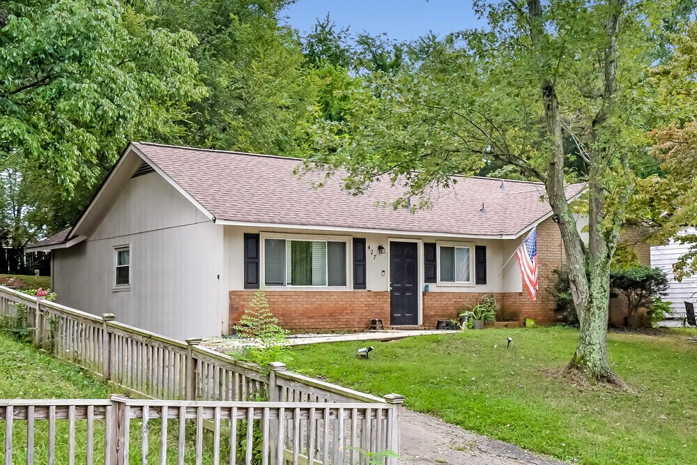 427 Huntsmoor Dr in Charlotte, NC - Building Photo