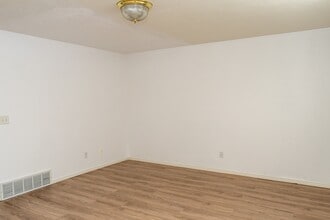 73 Hampton Pl in Logan, UT - Building Photo - Building Photo