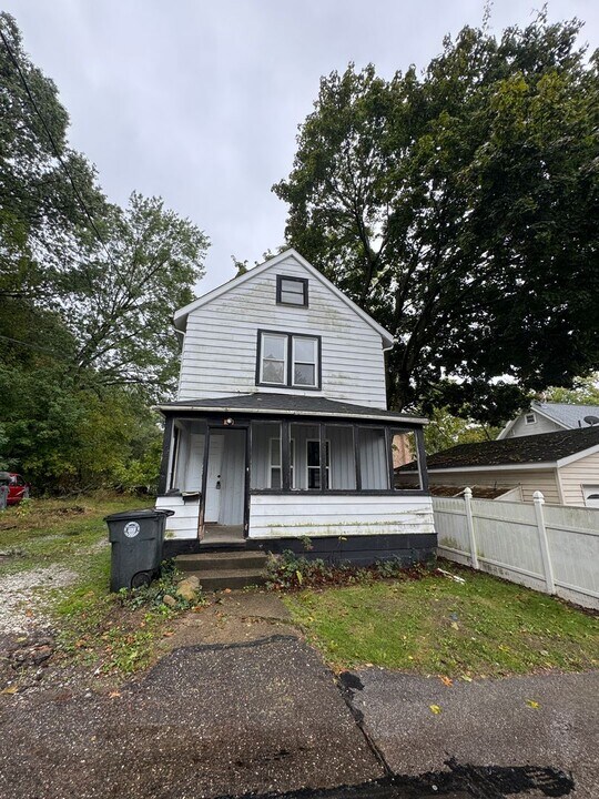 172 Vesper St in Akron, OH - Building Photo