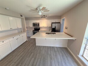 1607 Chestnut Ridge Rd in Houston, TX - Foto de edificio - Building Photo