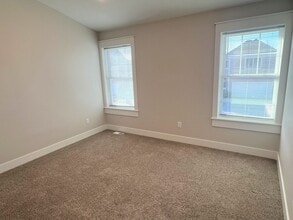 2110 Sherwood Ave in Holland, MI - Building Photo - Building Photo