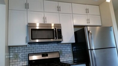 6880 Fillmore Dr in Merrillville, IN - Building Photo - Building Photo