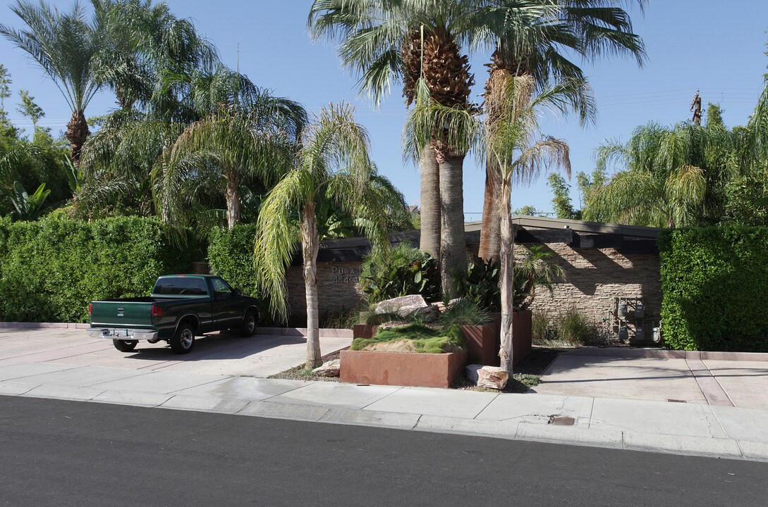 444 E Cottonwood Rd in Palm Springs, CA - Building Photo