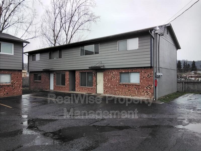 314 NW Tumlin Ave in Winston, OR - Building Photo