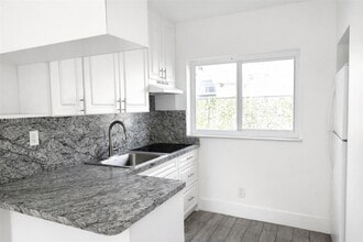 3071 SW 27th Ln in Miami, FL - Building Photo - Building Photo