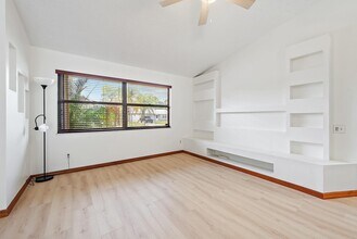 489 SE Evergreen Terrace in Port St. Lucie, FL - Foto de edificio - Building Photo