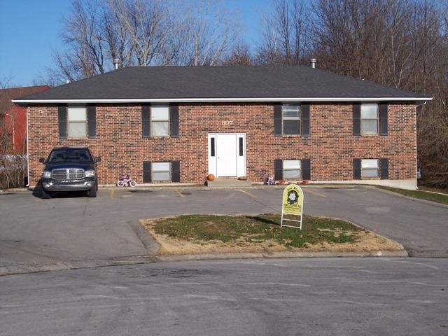 807 Foster Ln, Unit D in Warrensburg, MO - Foto de edificio