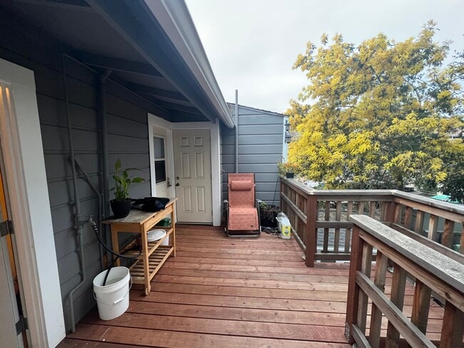 1542 6th St, Unit 3 in Alameda, CA - Foto de edificio - Building Photo