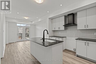 62 Pogie Dr in Welland, ON - Building Photo - Building Photo