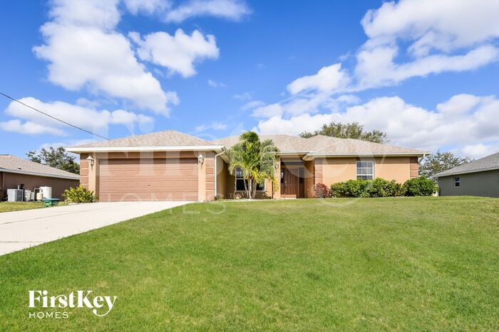 915 NE 36th Terrace in Cape Coral, FL - Building Photo