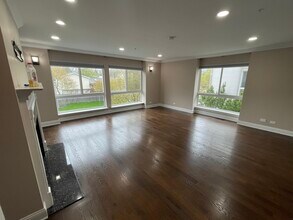 621 Diamond Pointe Dr in Mundelein, IL - Foto de edificio - Building Photo