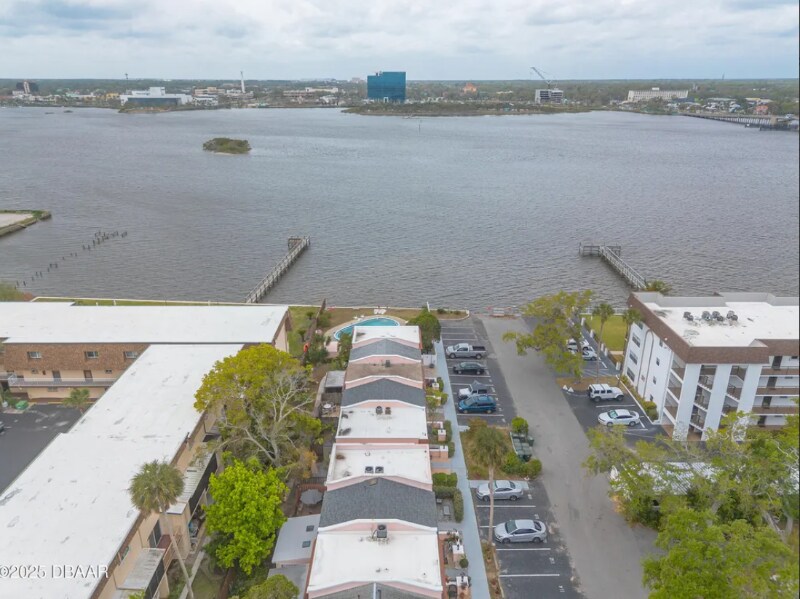 144 S Halifax Ave in Daytona Beach, FL - Building Photo