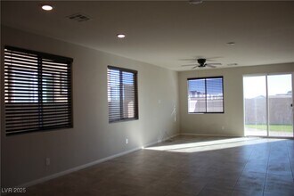7632 Bandon Cliffs St in North Las Vegas, NV - Building Photo - Building Photo