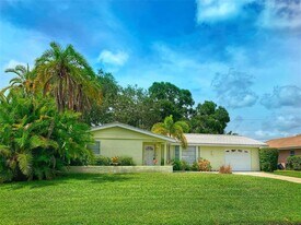 3370 Springmill Cir in Sarasota, FL - Building Photo