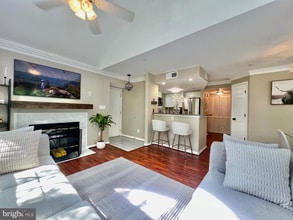 913 Hillside Lake Ter, Unit 411 in Gaithersburg, MD - Building Photo - Building Photo