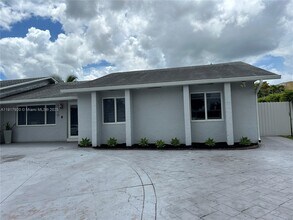 7010 SW 144th Pl in Miami, FL - Building Photo - Building Photo
