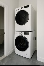 356-370 Bayview Ave in Inwood, NY - Building Photo - Building Photo