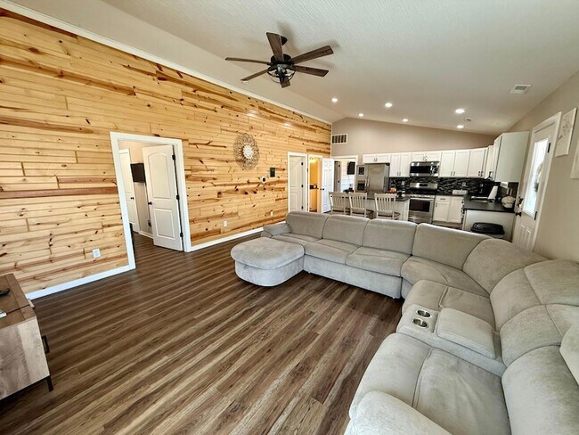 813 Eaton Hollow Rd SW in Lancaster, OH - Building Photo - Building Photo